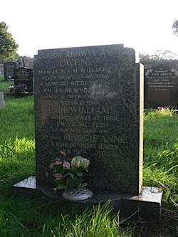 Llanallgo Church - Owen, Hugh & Maggie Anne Williams, Felin Graig, Llangefni