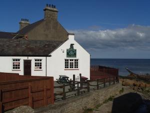 www.anglesey-hidden-gem.com - Red Wharf Bay nearest facilities and shops