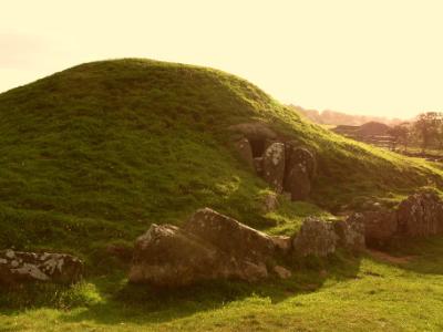 Bryn Celli Ddu Anglesey Monument