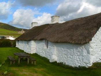 www.anglesey-hidden-gem.com - Bwthyn Swtan Cottage - Church Bay