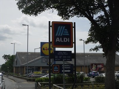 www.anglesey-hidden-gem.com - Llangefni Aldi & Lidl